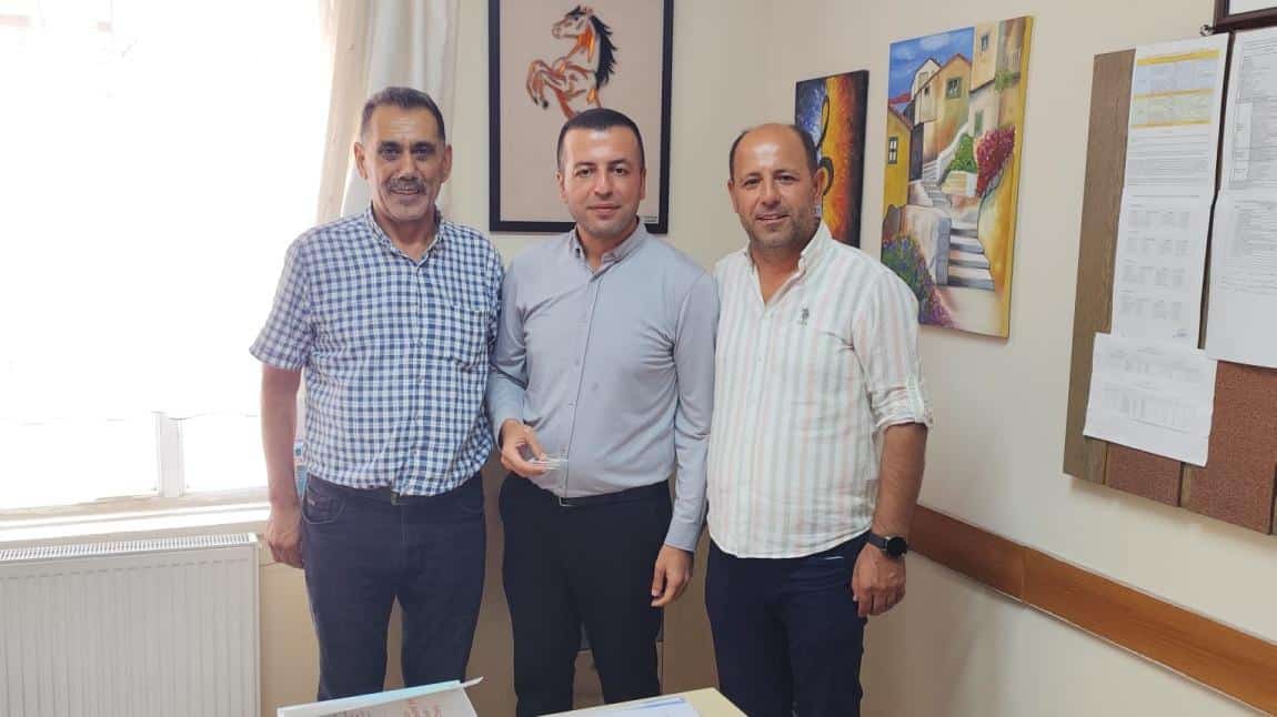 SAZLI MAHALLE MUHTARLIĞI TARAFINDAN OKULUMUZA OKUL KIYAFETİ YARDIMI YAPILDI